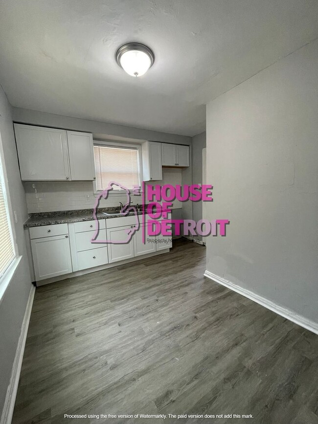 Building Photo - 3 BEDROOM | 1 BATH | FREE PRE SCREEN