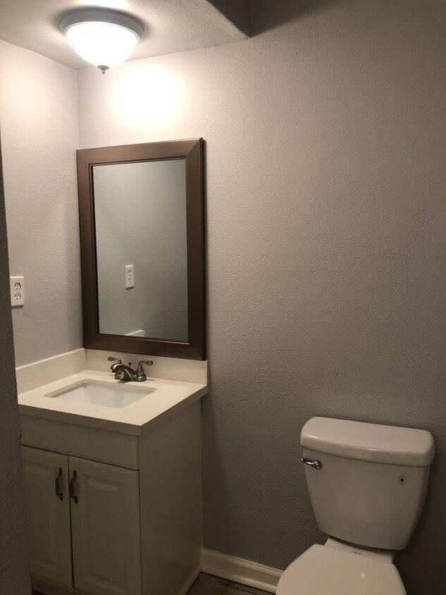 Foto principal - Gorgeous Just Remodeled 4 bed 2 bath Home ...