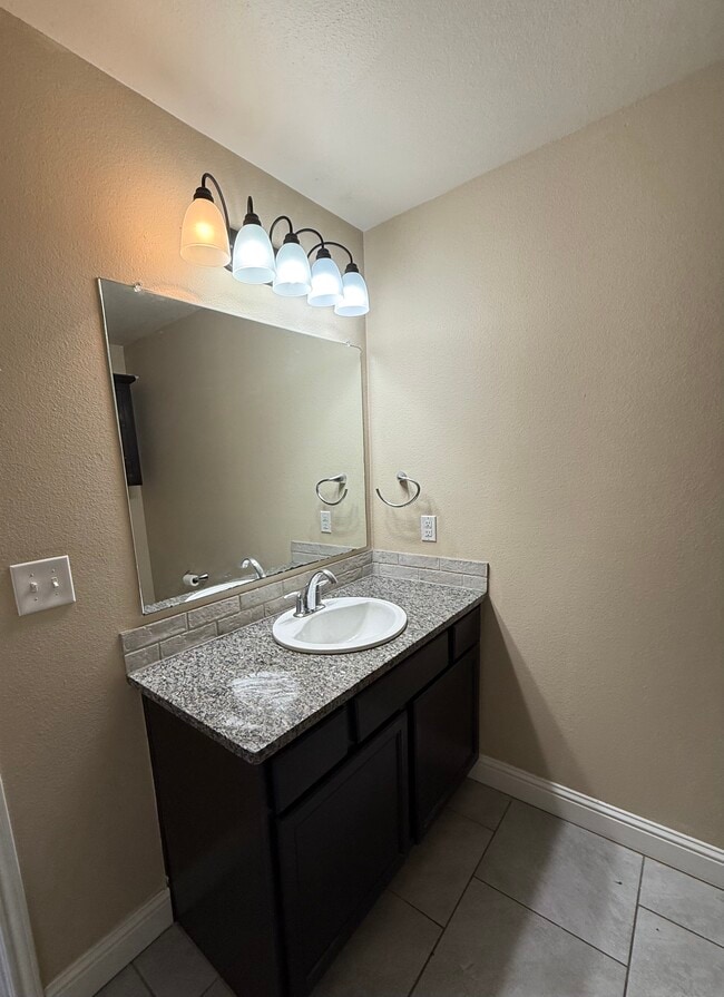 Building Photo - 10307 Valencia Ave