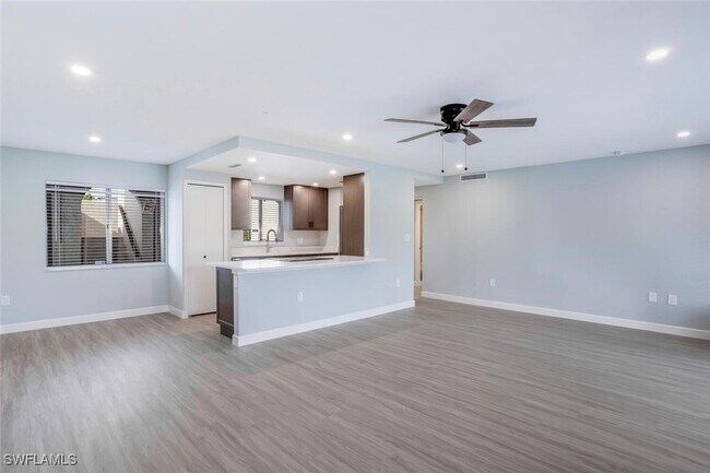 Foto del edificio - 6102 Whiskey Creek Dr