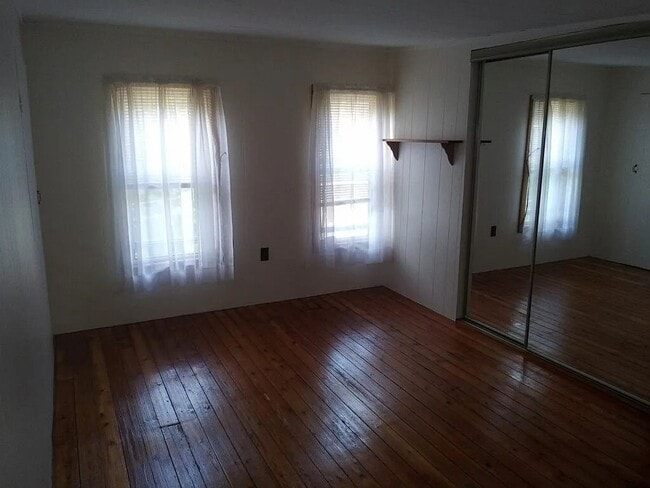 Building Photo - 2 Bedroom Apartment - Midtown Kingston