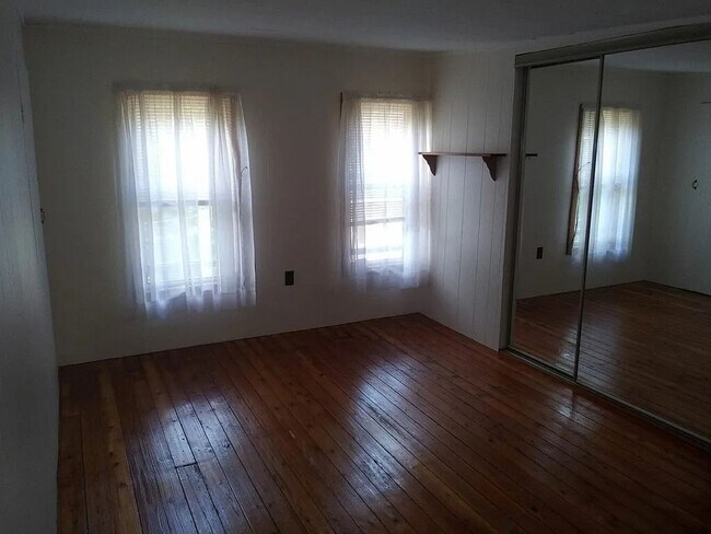 Foto del edificio - 2 Bedroom Apartment - Midtown Kingston