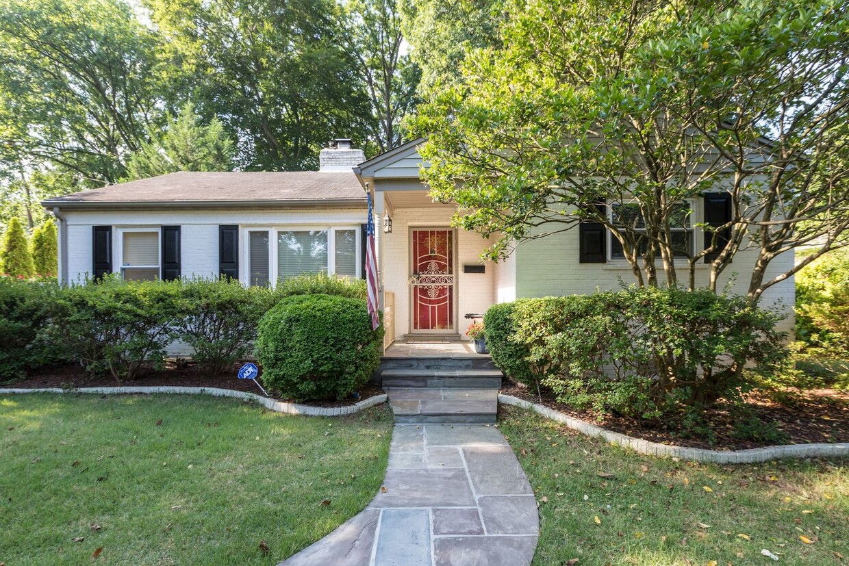 Primary Photo - 3 Bed 2 Bath - Silver Spring Rambler - Upd...