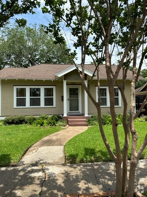Building Photo - 1023 W Gardner St