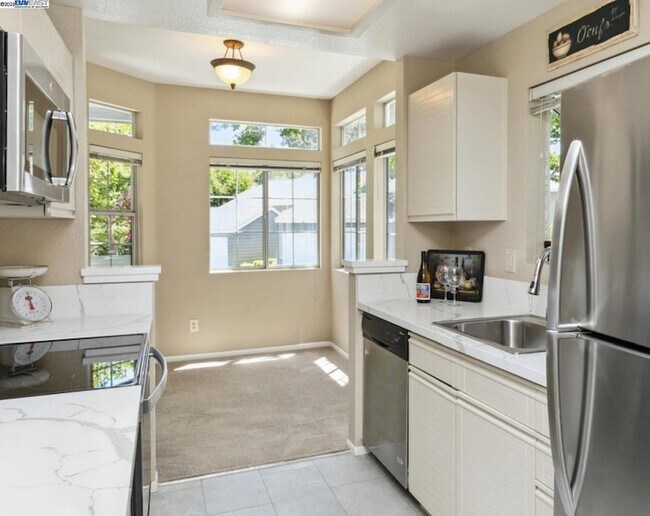 Foto del edificio - 8170 Mountain View Dr