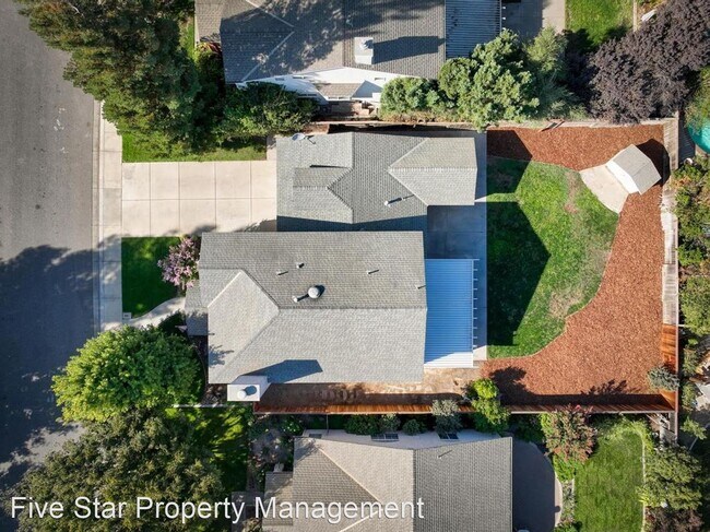 Building Photo - 3 br, 2.5 bath House - 4104 Rose Parade