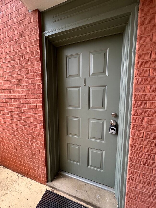 Foto del edificio - AMAZING LOCATION 2 Bed 1 Bath Condo of Wes...