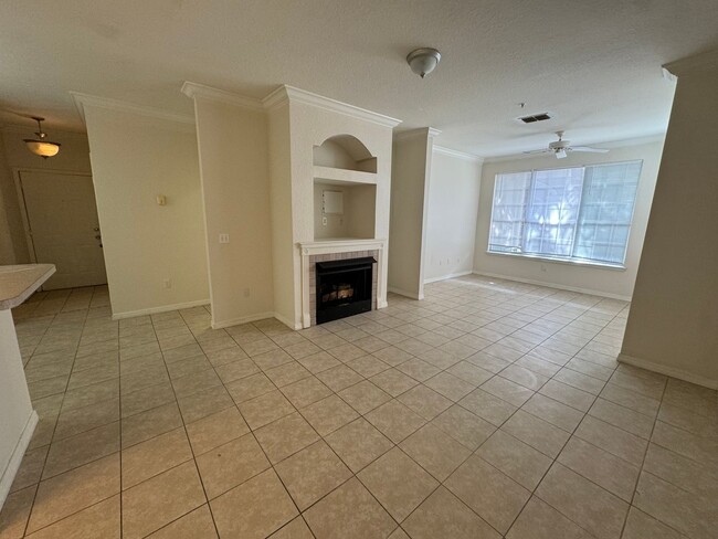 Building Photo - 2 Bedroom 2 Bath Condo in Guard Gated Comm...