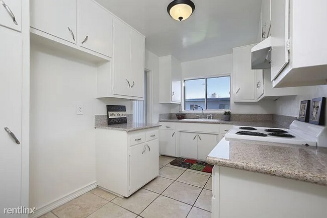Foto del edificio - 400 E Live Oak St