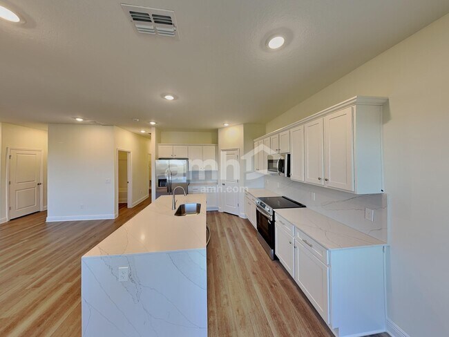 Building Photo - 5994 Sycamore Pl St