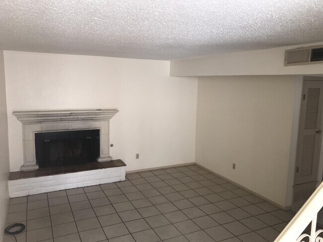 Foto del edificio - 10628 B SPRINGWOOD