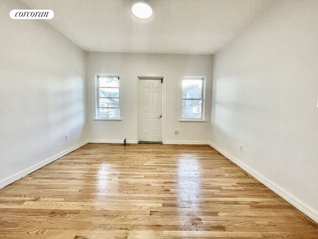 Foto del edificio - 402 E 8th St
