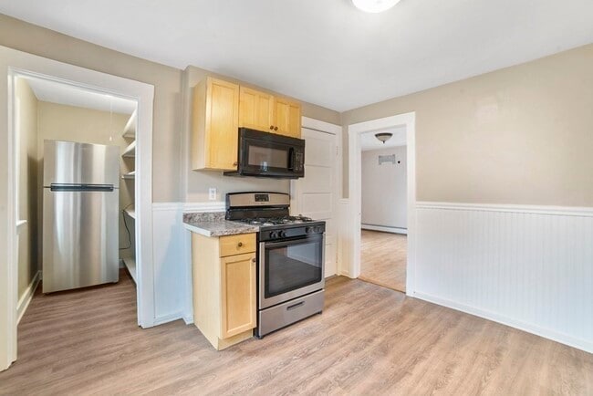 Building Photo - 22 Ridgeway St