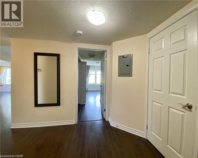 Photo du bâtiment - 776 Laurelwood Dr