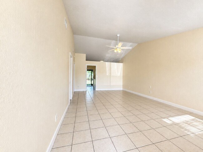 Foto del edificio - 4133/4135 SW 7th Pl Duplex