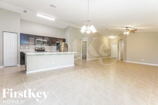 Foto del edificio - 1133 SW Eleuthera Ave