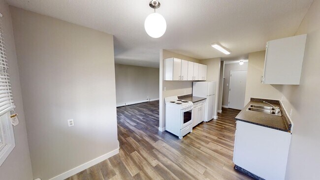 Photo du bâtiment - 10105-10107 107 Ave