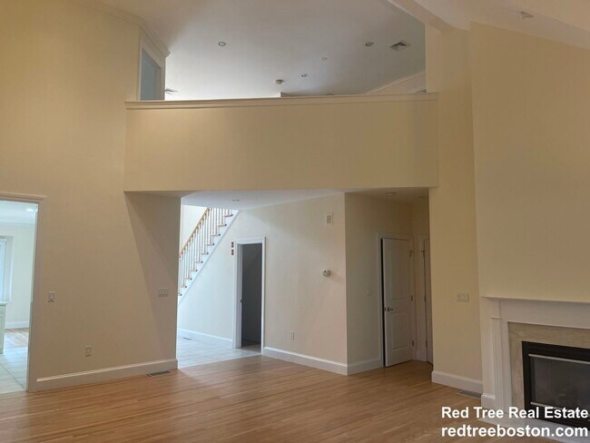 Building Photo - 900 W Roxbury Pkwy
