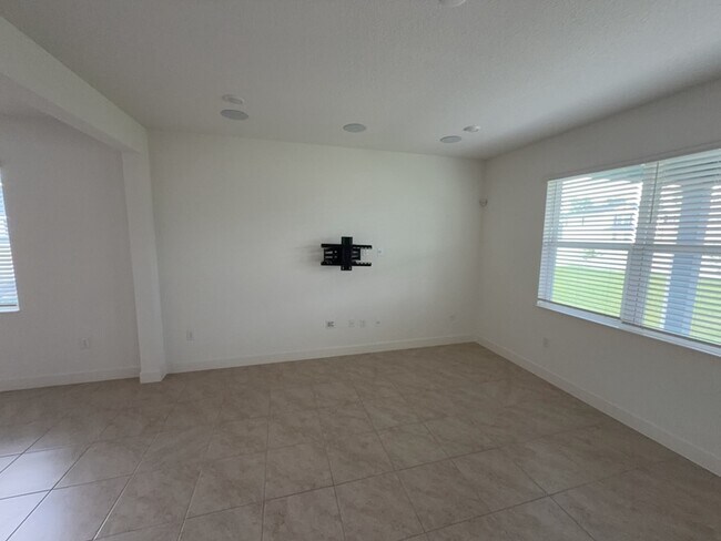 Building Photo - 3230 Sanctuary Dr