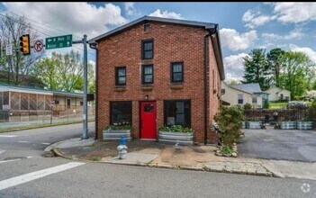 Building Photo - 401 W Main St