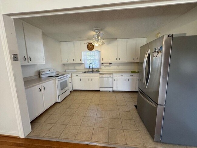 Foto del edificio - Beautiful home for rent! 3 Bedroom, 2 bath