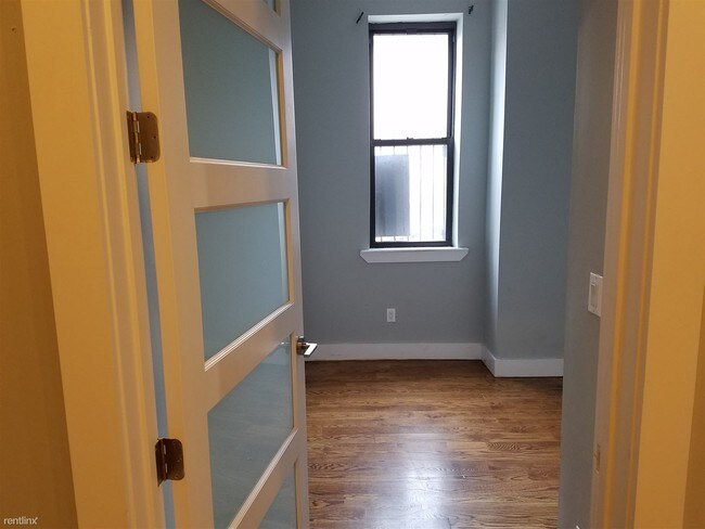 Foto del edificio - 1503 Gates Ave