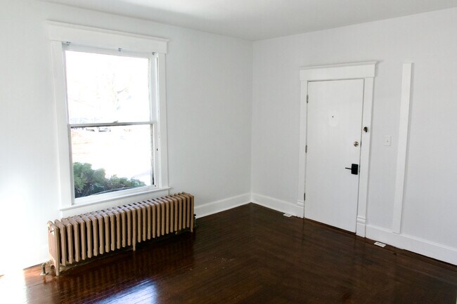 Habitación 1 - 307 W Illinois St