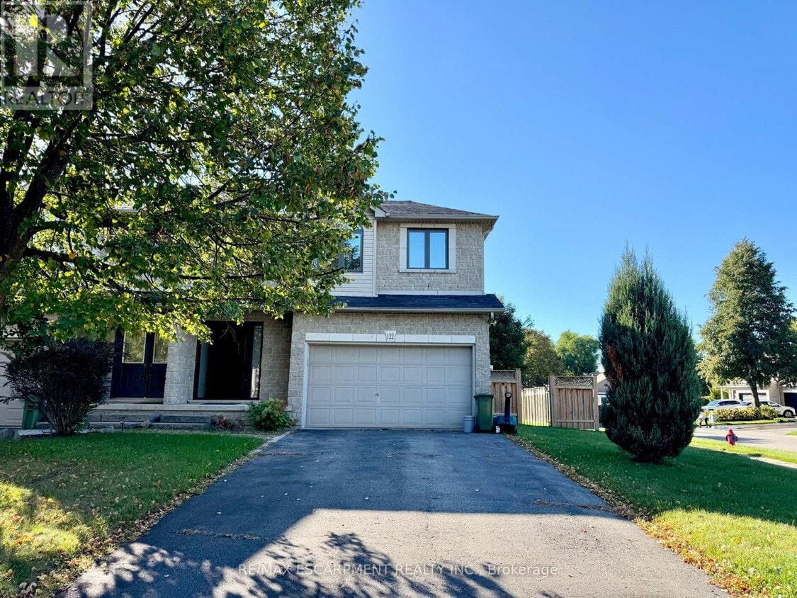 Photo principale - 122 Foxborough Dr