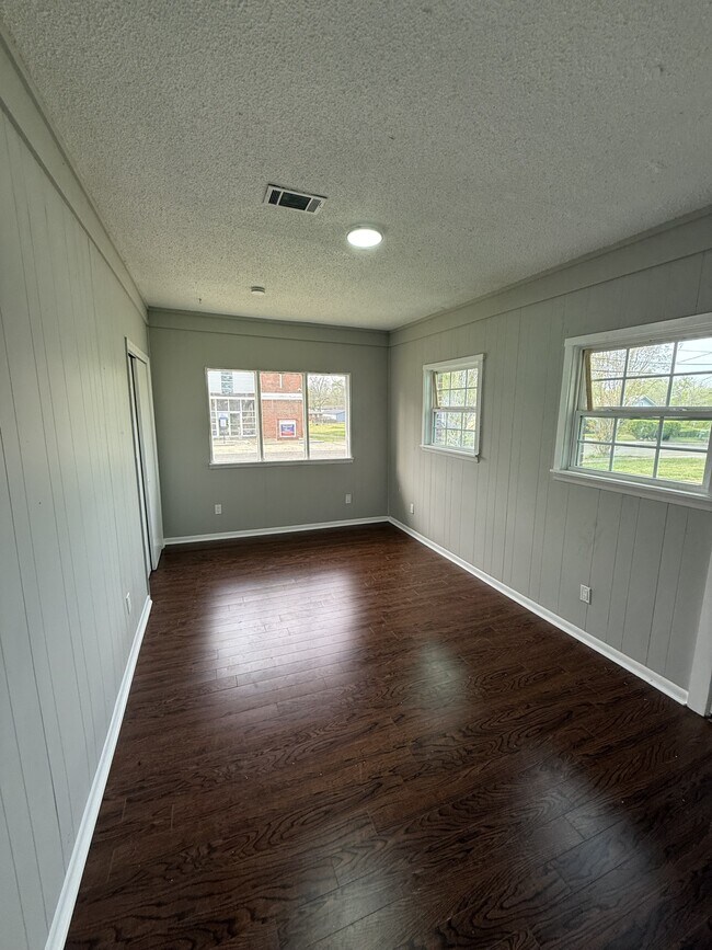 Building Photo - 3728 Hickory Ave SW