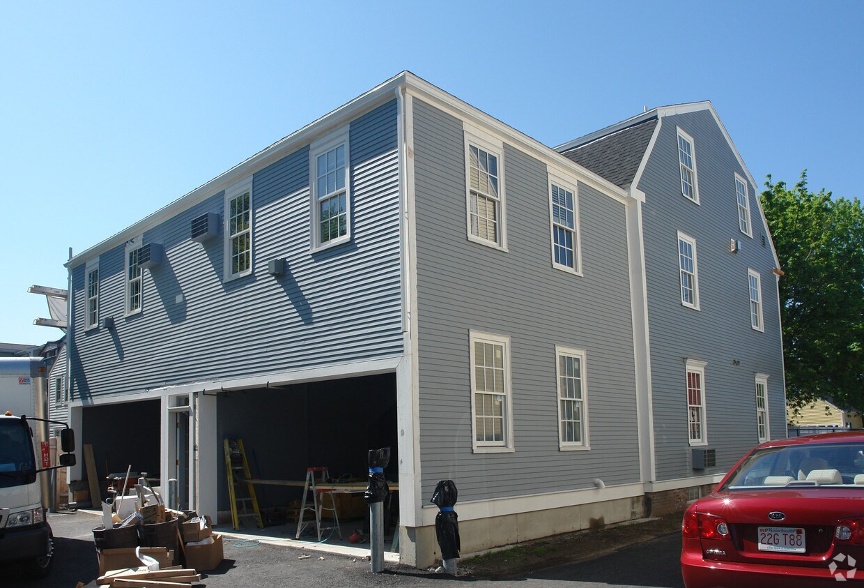 Building Photo - 9 Essex St
