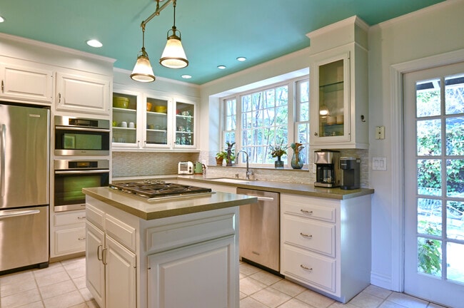 Kitchen - 5105 Morella Ave