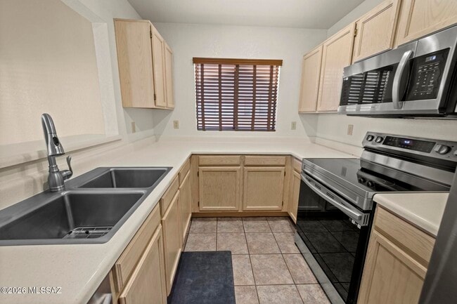 Building Photo - 3067 W Country Hill Dr