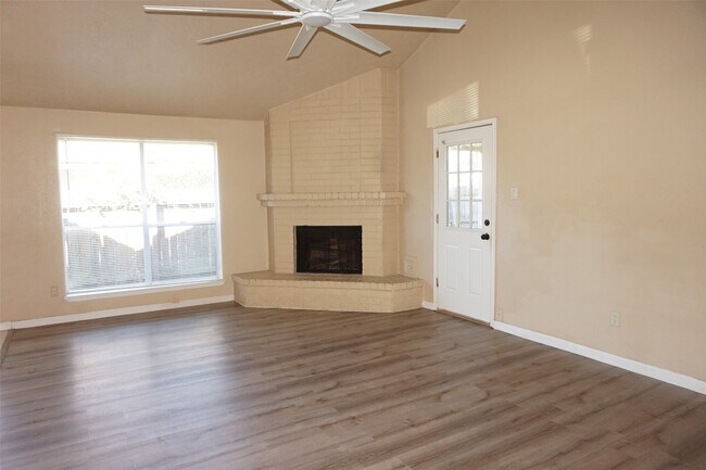 Foto del edificio - 6023 Woodmancote Dr