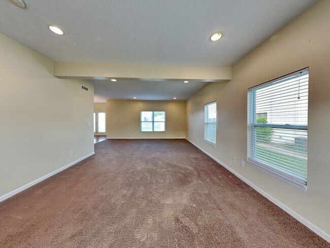 Building Photo - 10414 Bellchime Ct