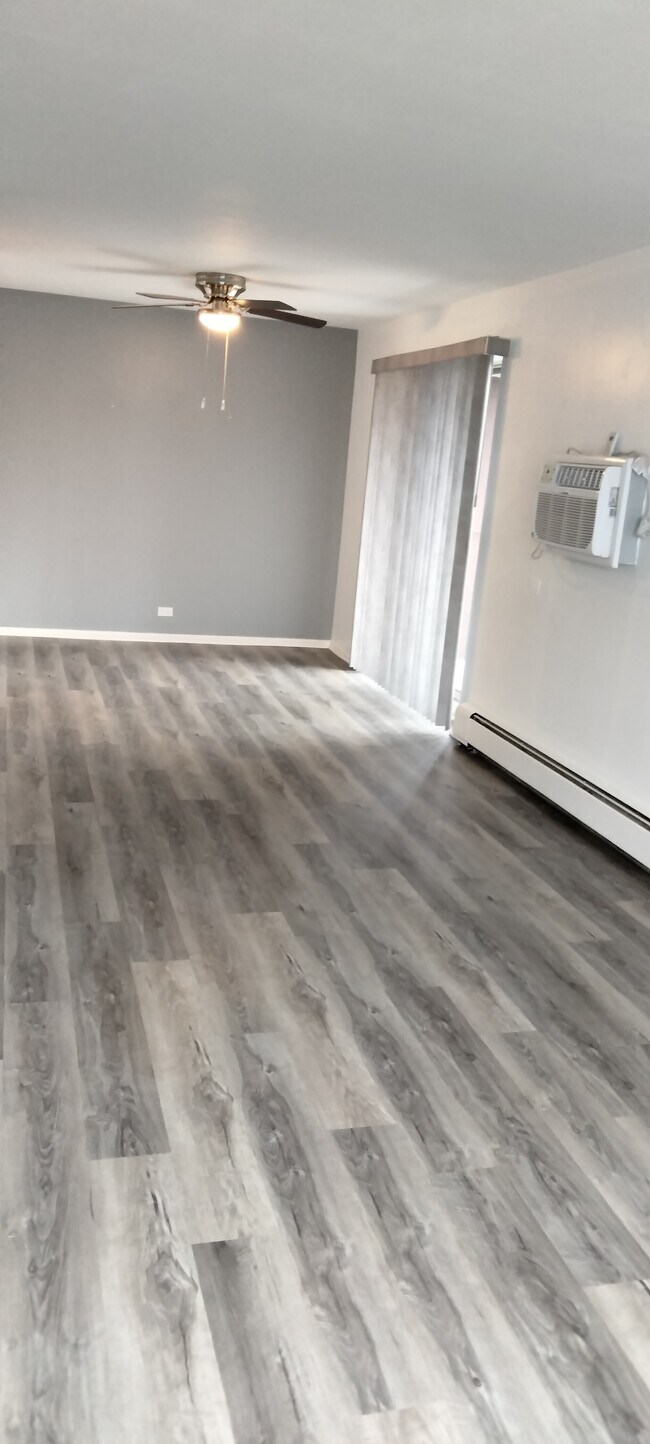 Foto del edificio - 1375 Rebecca Dr