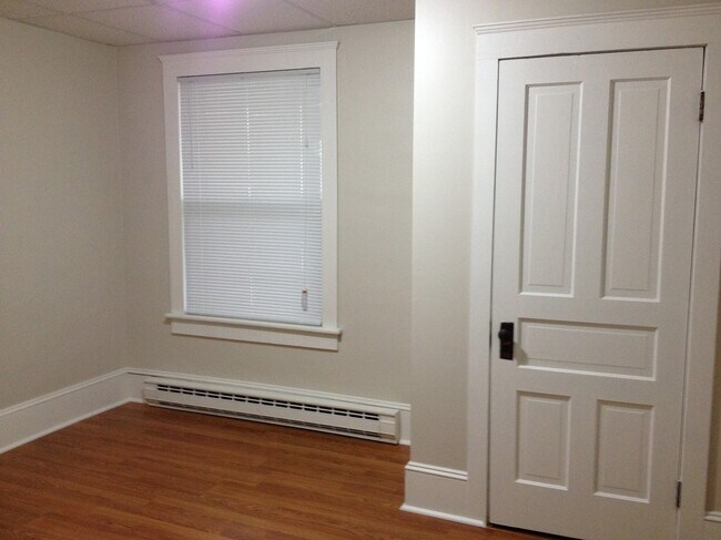 Foto del edificio - 144 E 5th St