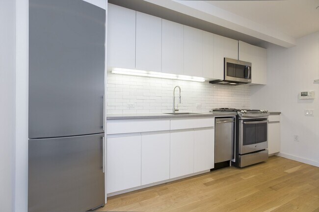 Foto del edificio - 331 E Houston St