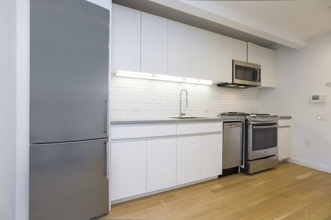 Building Photo - 331 E Houston St