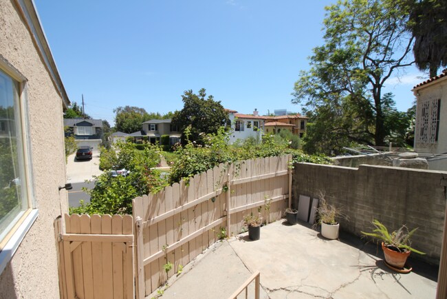 Building Photo - 1229 Comstock Ave