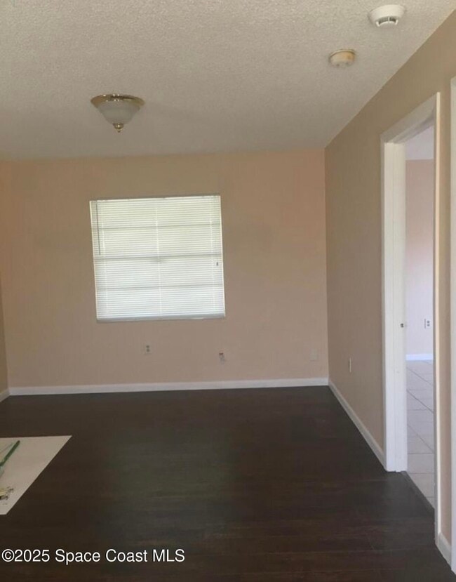 Foto del edificio - 1310 Robbinswood Dr