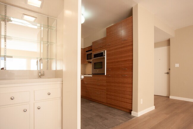 Wet Bar, Kitchen, Living Room - 1333 N Sweetzer Ave
