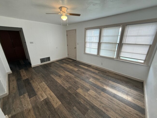 Building Photo - 1009 S Wells St