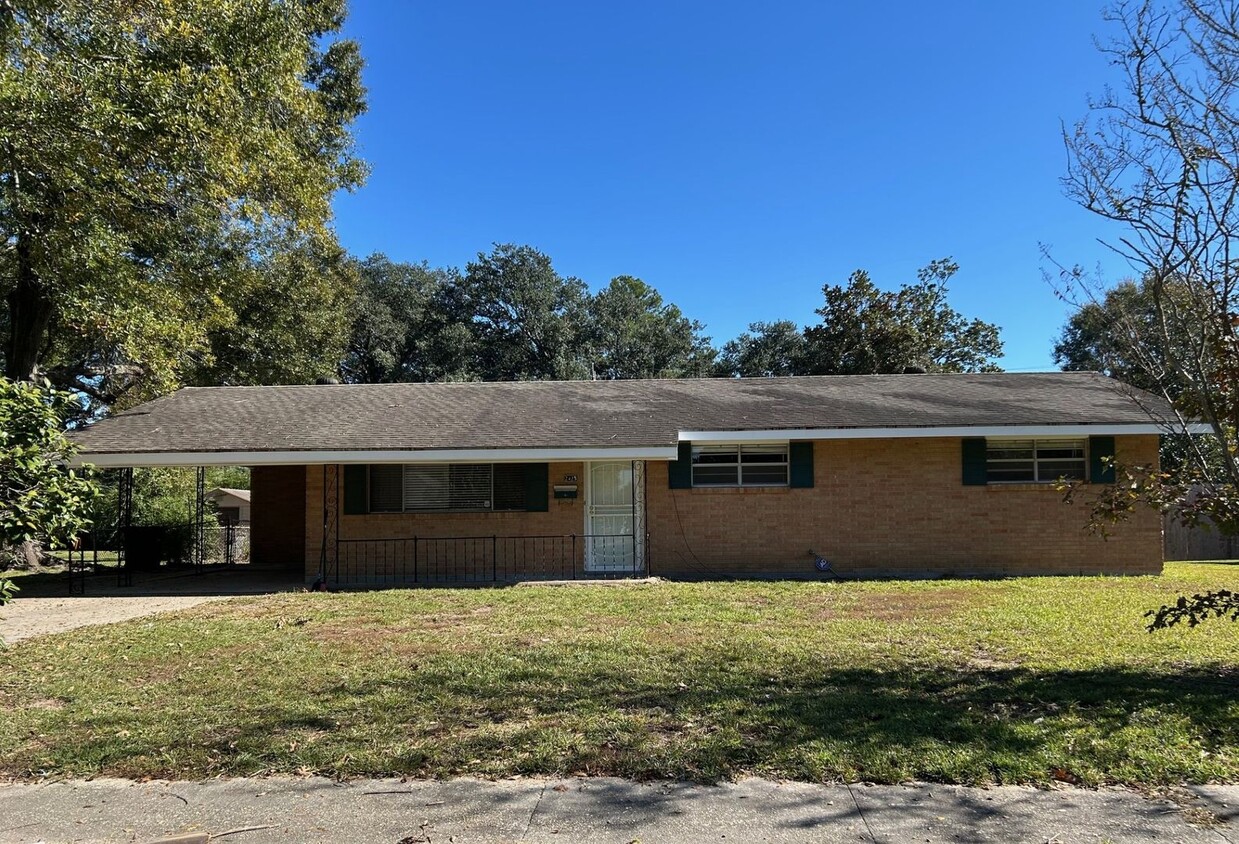 Primary Photo - Cedarcrest Subdivision Beauty