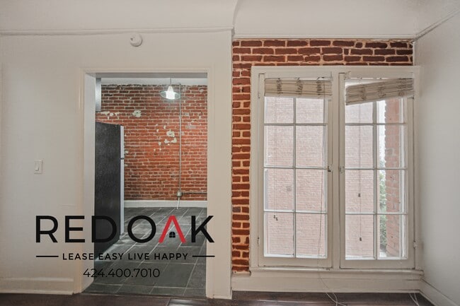 Building Photo - 716 S Berendo St