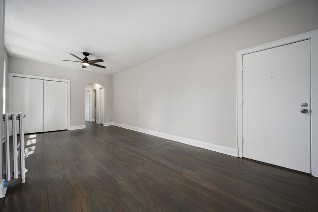 Building Photo - 1206 W 83rd St