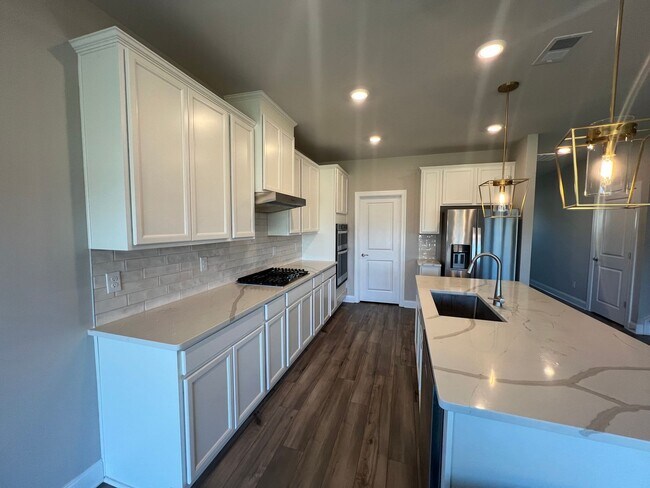 Foto del edificio - Spacious 5 Bedroom, 4 Bathroom + Bonus & O...