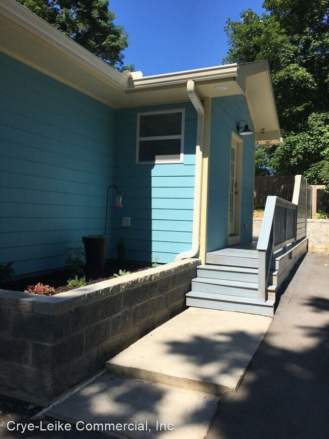 Building Photo - 2 br, 2 bath House - 2600 Crestwood Drive