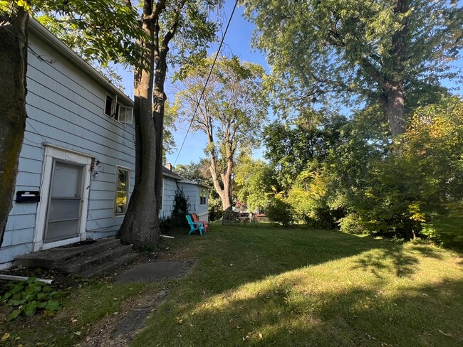 Building Photo - 738 Griswold St