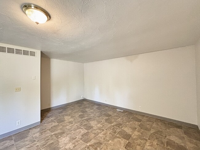 Building Photo - 10330 Flatland St