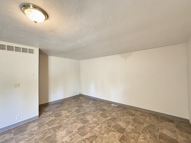 Foto del edificio - 10330 Flatland St
